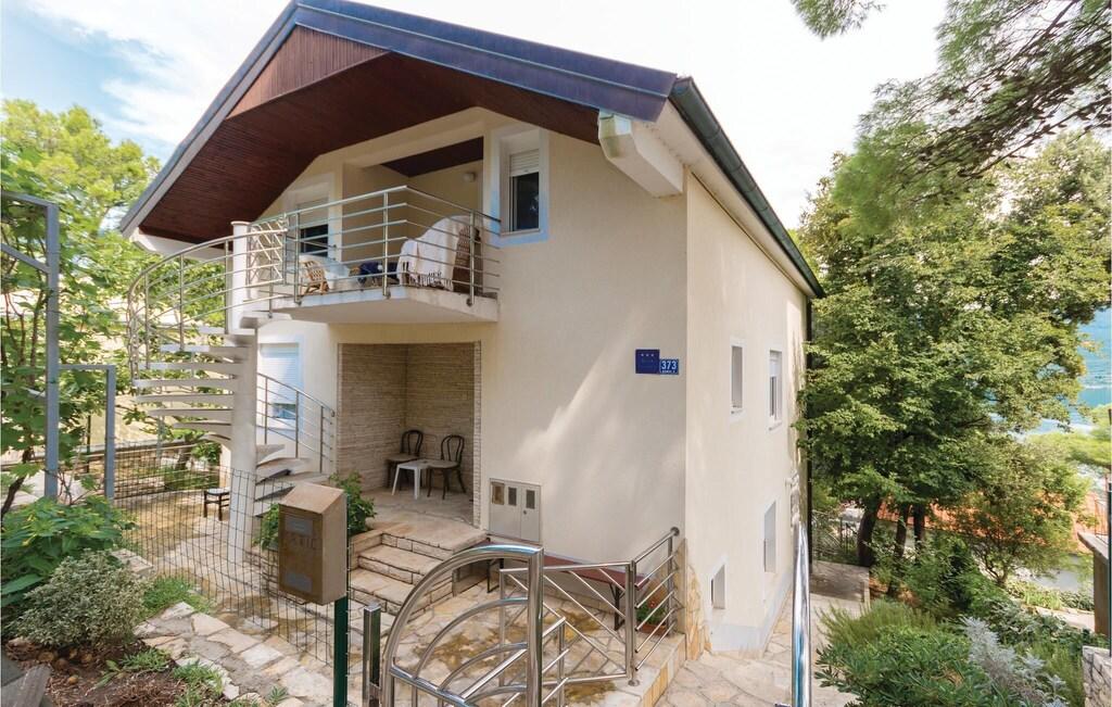 Pet Friendly Beautiful 2BR Home in Donji Karin with Wifi