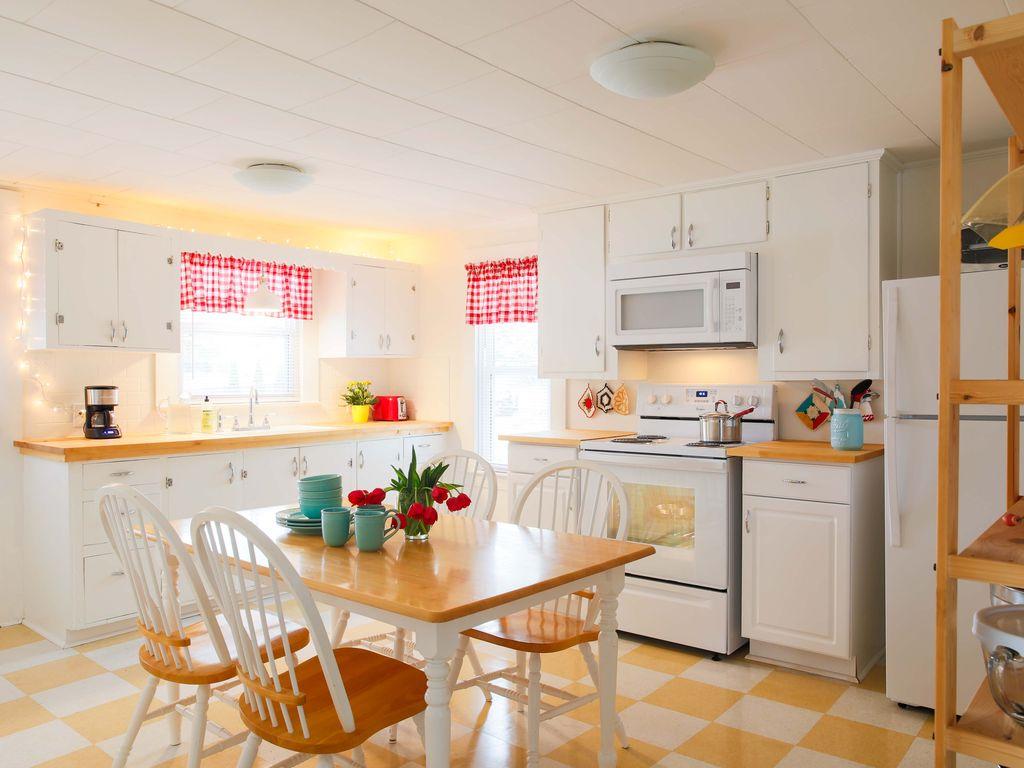 Pet Friendly Vacation Rentals In Kerr Lake Va Bringfido