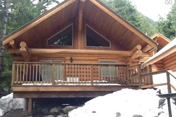 30 Cheap Cottages To Rent With Your Bffs In British Columbia This Winter Narcity