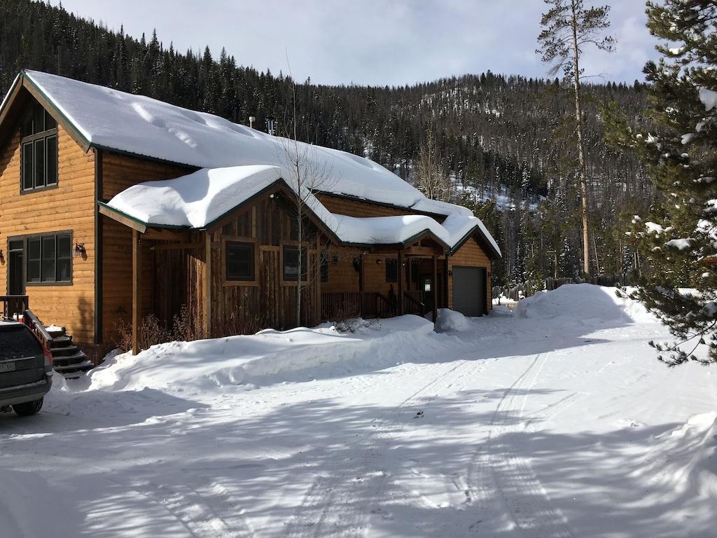 Pet Friendly 4BR House in Quiet Setting Near Hiking & Skiing