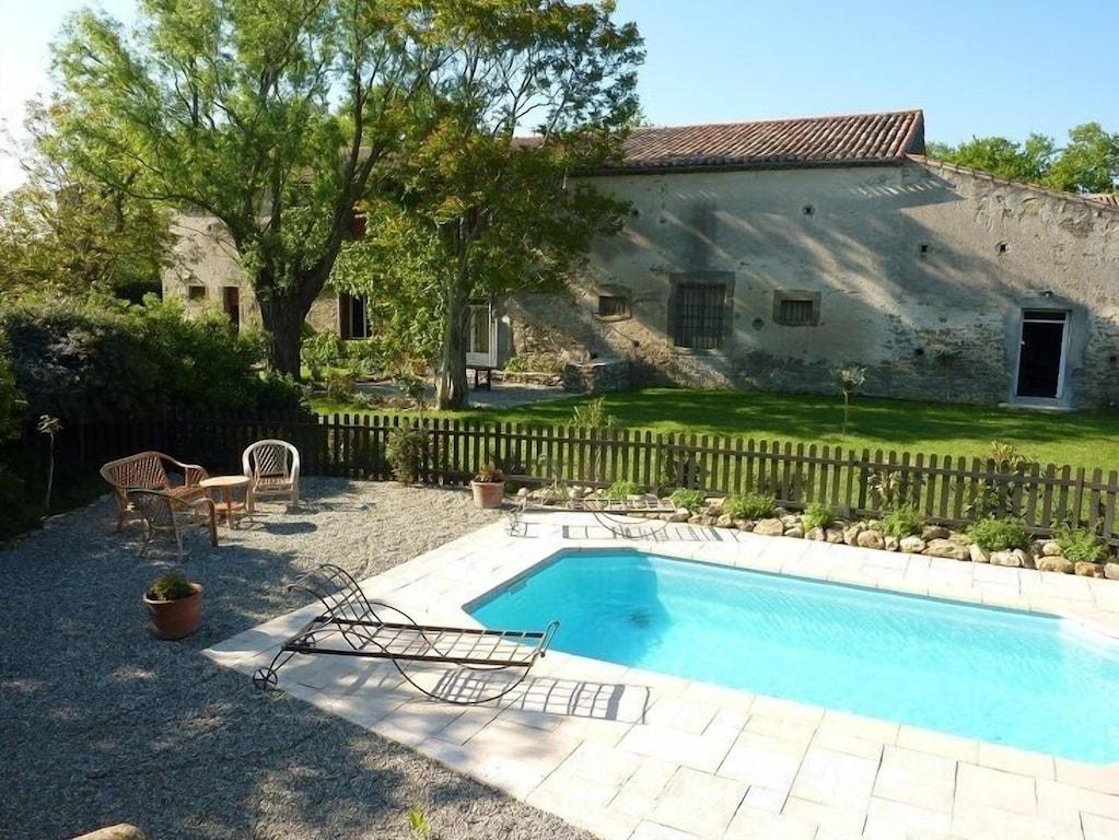 Pet Friendly Cottage with Swimming Pool in the Countryside