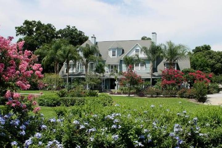 Pet Friendly Heron Cay Lakeview Bed & Breakfast