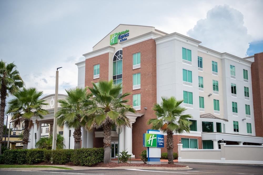 Pet Friendly Holiday Inn Express & Suites Chaffee-Jacksonville West an IHG Hotel