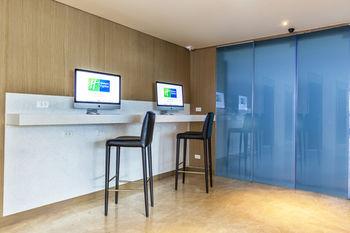 Holiday Inn Express Bangkok Sukhumvit 11 Pet Policy