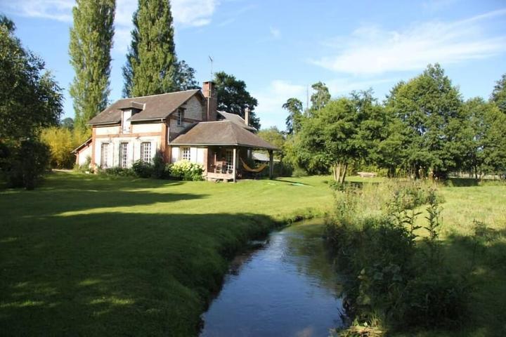 Pet Friendly Ancient Normanbarn with Piano on the River Andelle