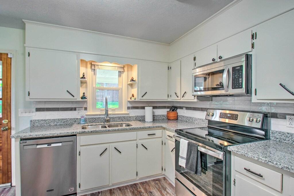 Harrisonburg Home with Deck Close to Downtown Pet Policy