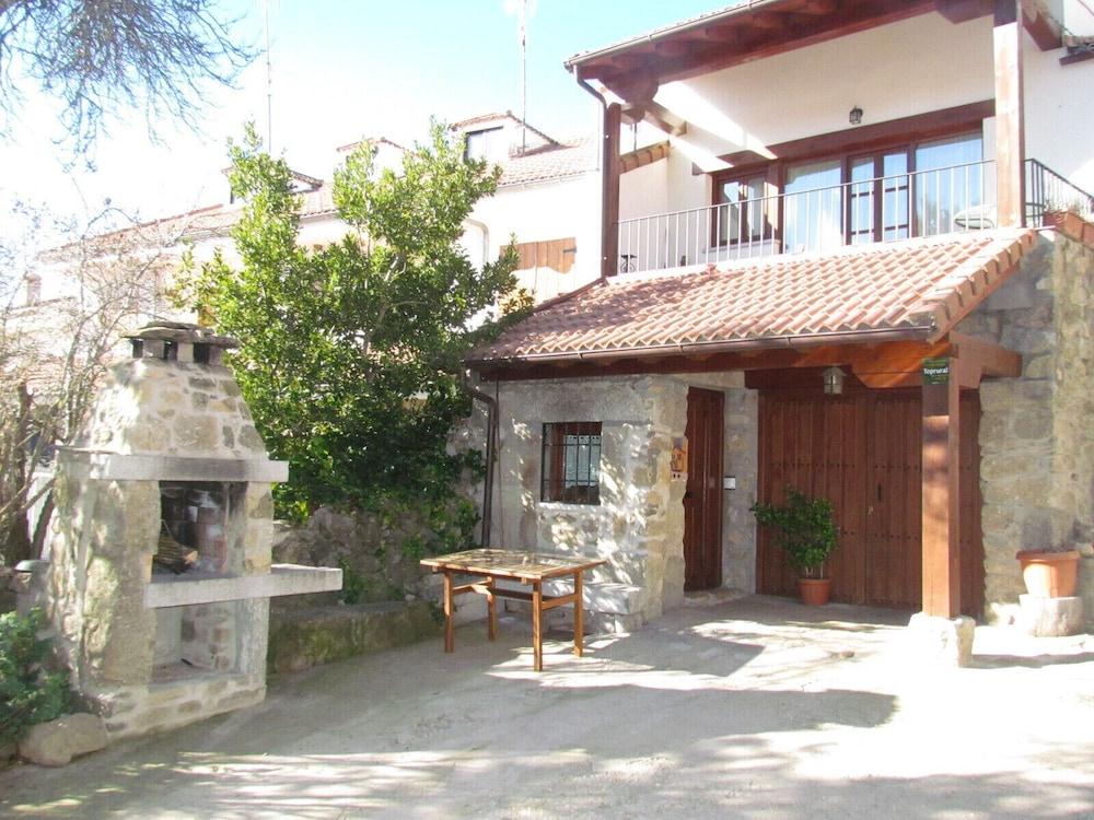 Pet Friendly Rural House with Terrace Overlooking the Gredos