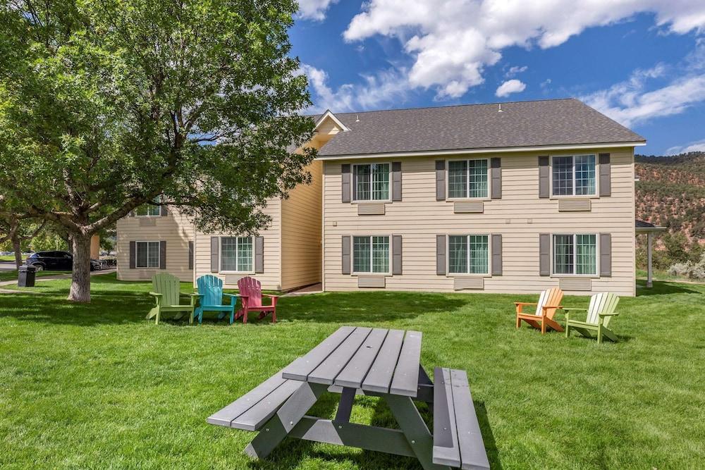 Comfort Inn & Suites Carbondale Pet Policy