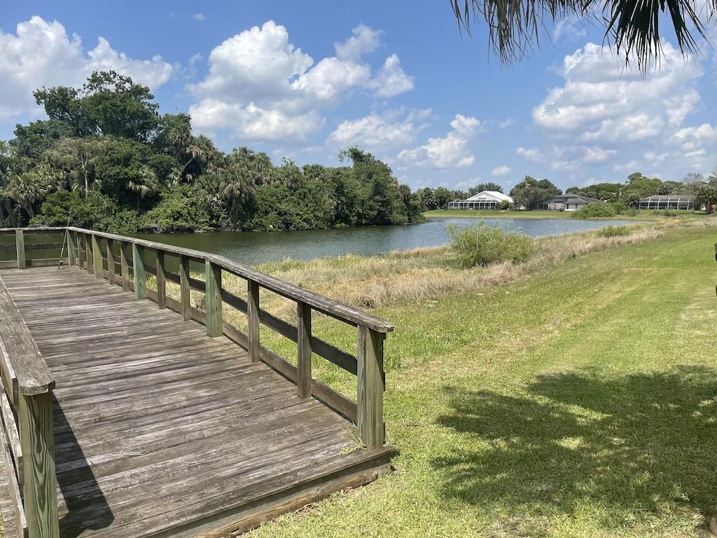 Pet Friendly 3BR Bungalow By the Water