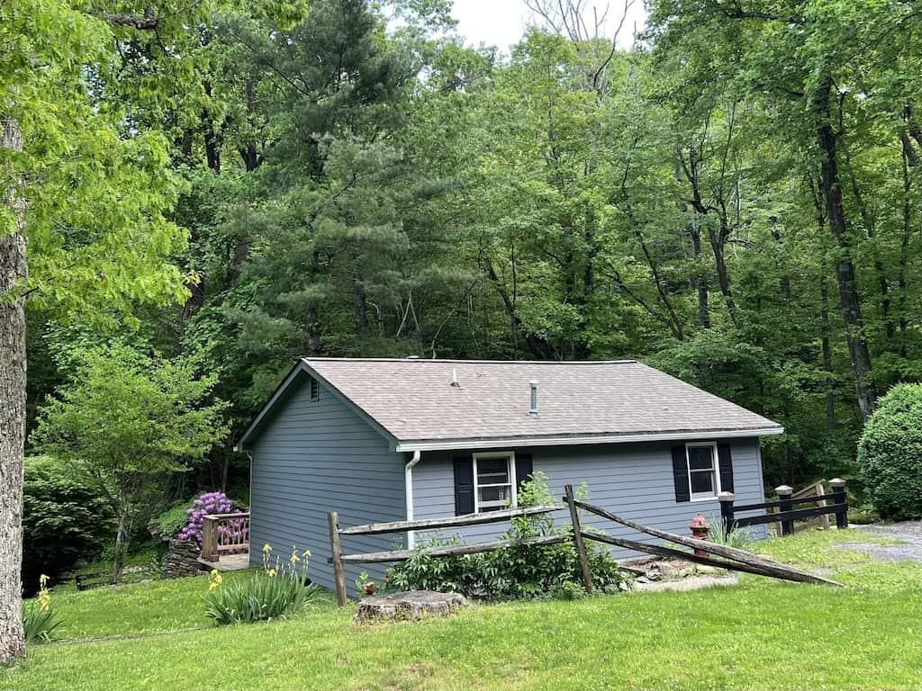 Pet Friendly Private 1BR by Mountain Stream