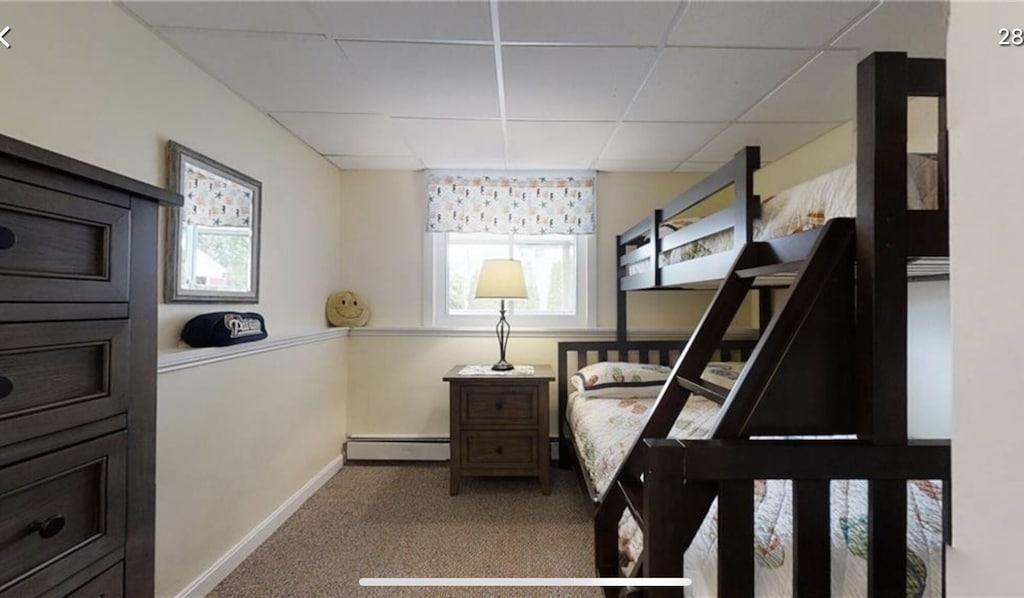 5/3 Narragansett Home Walkable to Beach Pet Policy