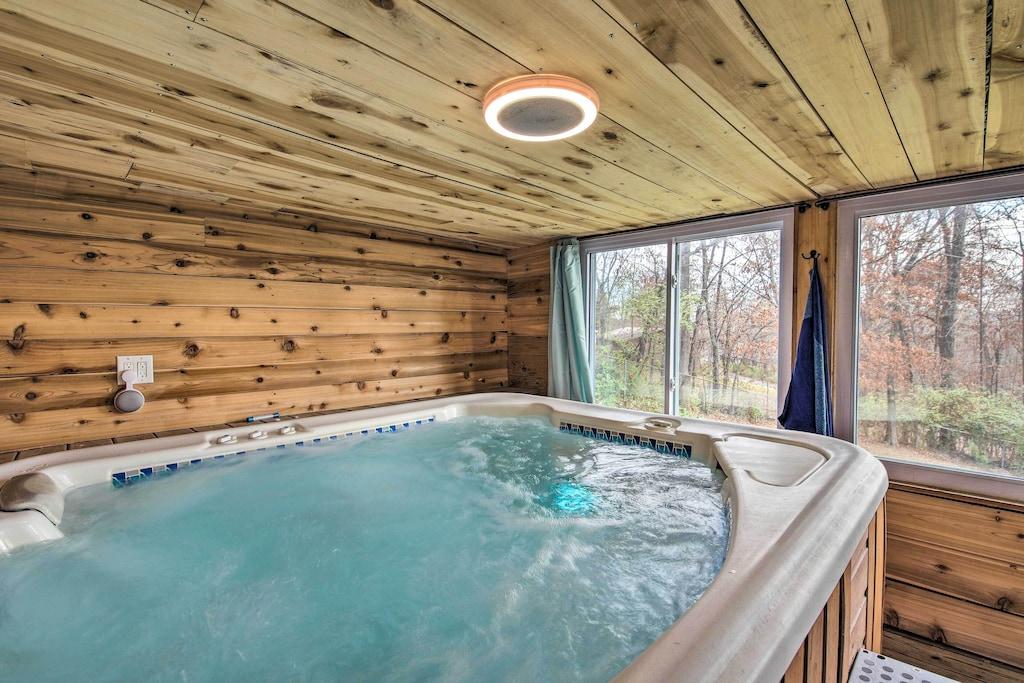 Knoxville Retreat with Hot Tub Pet Policy