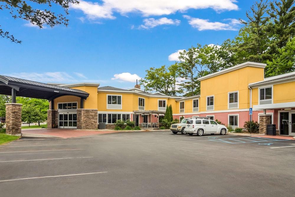 Pet Friendly Best Western Plus Traverse City