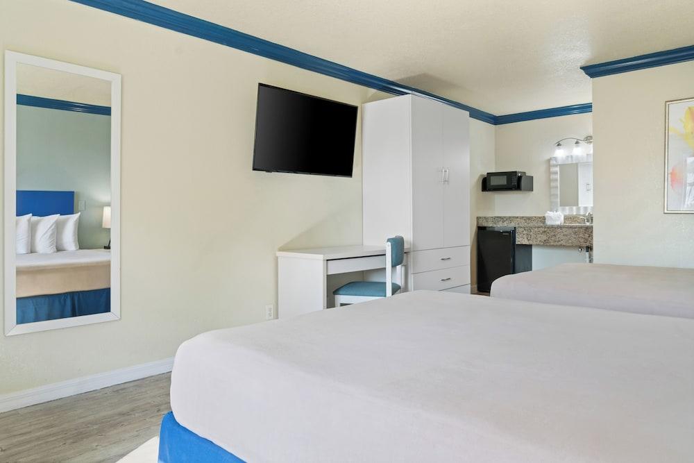 Pet Friendly Orlando International Drive North Hotel