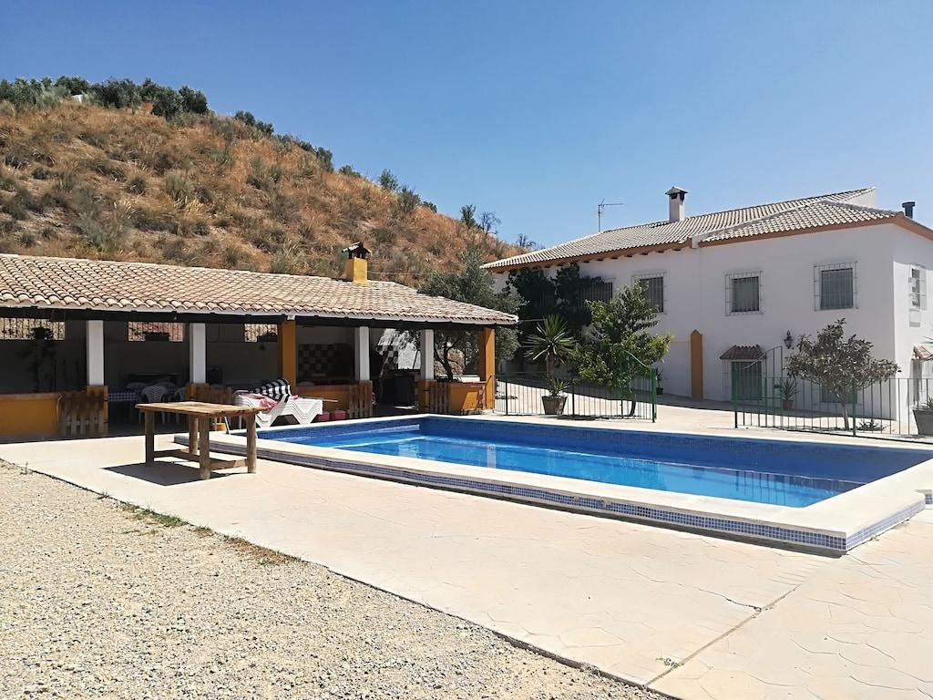 Pet Friendly Large House in an Olive Grove