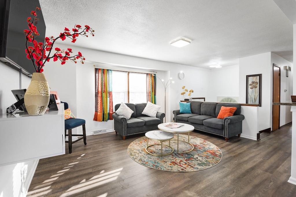 Elegant 3BR Home in Vibrant KC Area Pet Policy