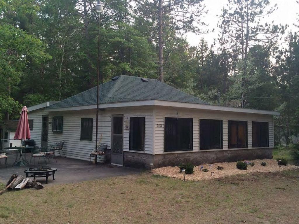 Adorable Rustic Cottage On Lake Superior Pet Policy