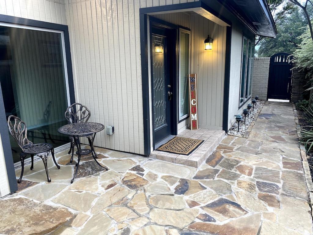 Large 3BR Townhome in Fort Worth Arts District Pet Policy