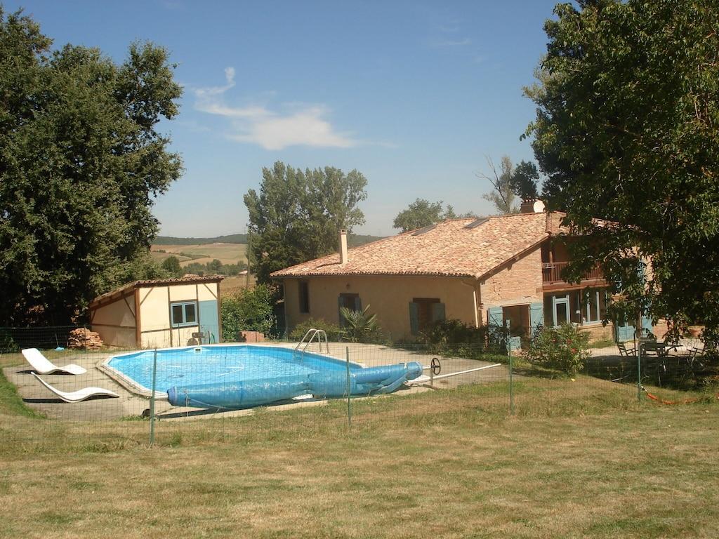 Pet Friendly Large Farmhouse with Pool in Southwest France