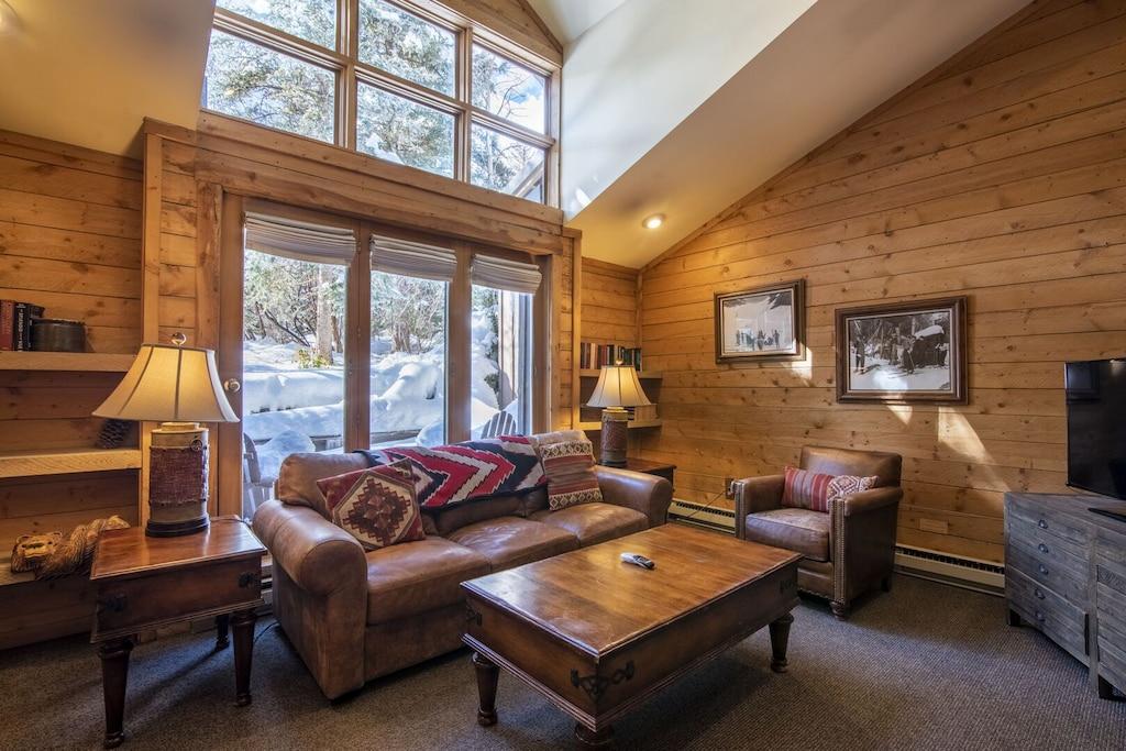 Mandan 9 Upper Pet Policy