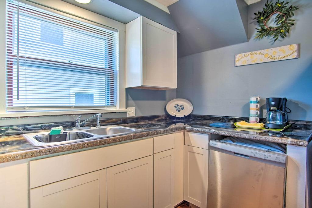 Lakeside Manistee Home 1 Mile to Beach & Bars Pet Policy