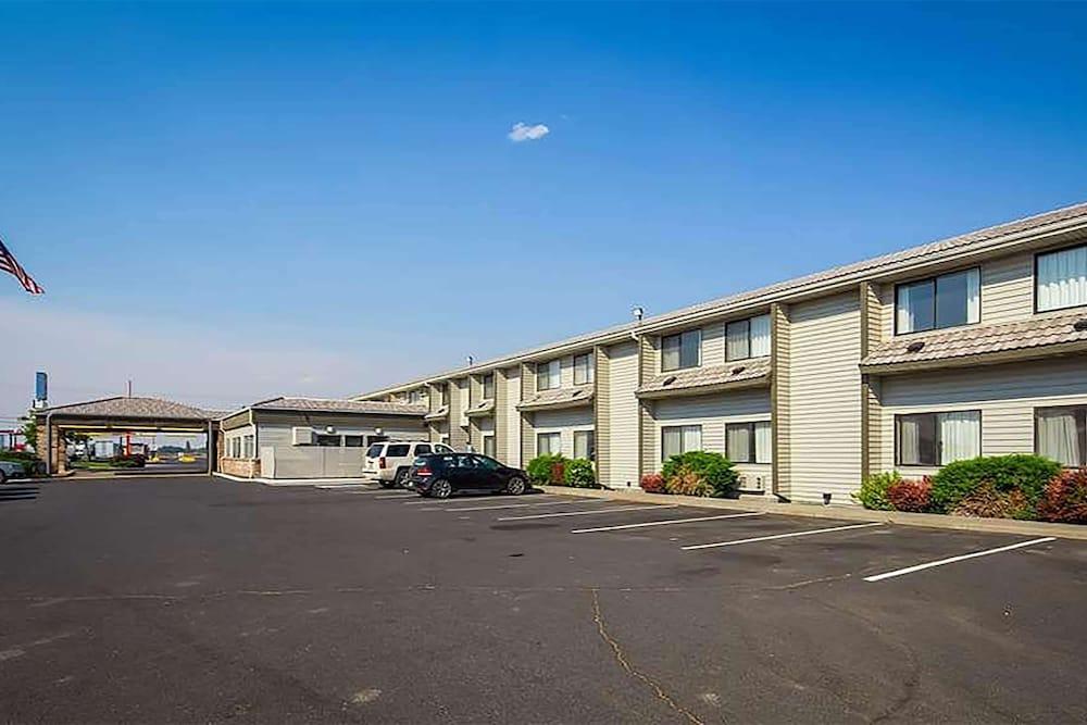 Pet Friendly Baymont by Wyndham Moses Lake