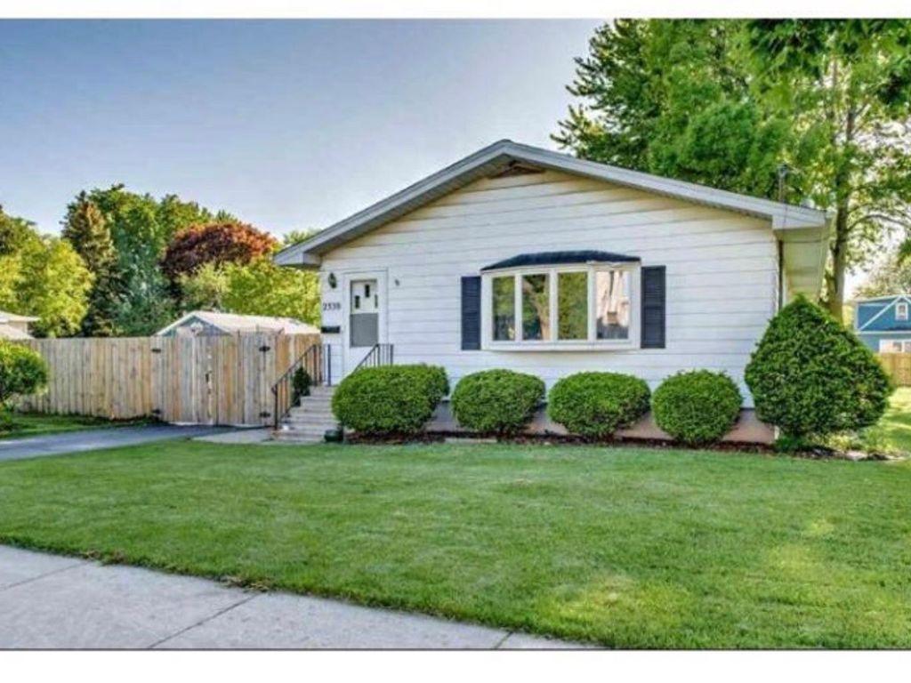 Pet Friendly 3/2 House with Fenced Yard