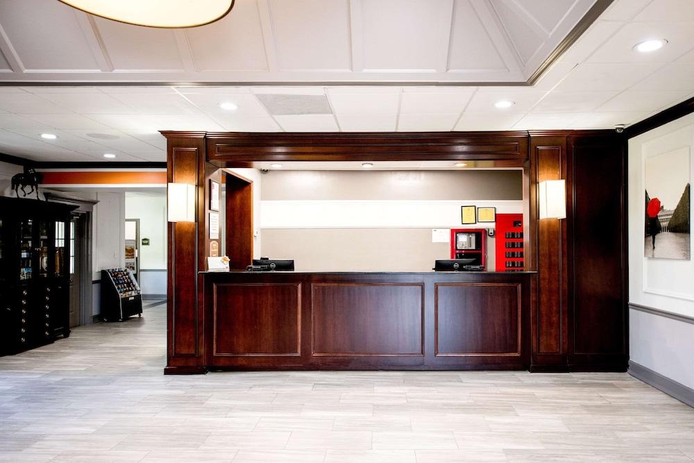 Pet Friendly Clarion Hotel & Conference Center Leesburg