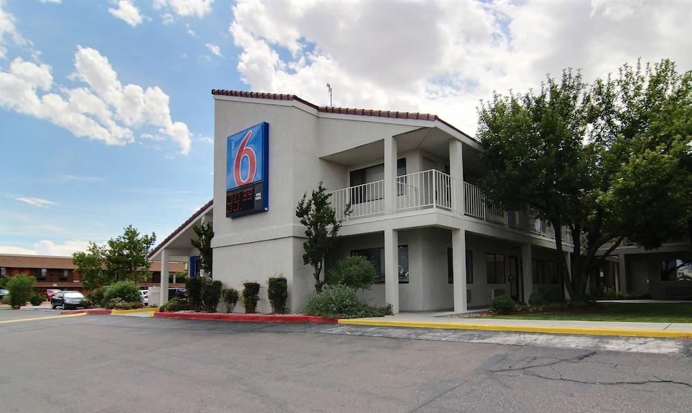 Pet Friendly Motel 6 Albuquerque NM - Coors Road