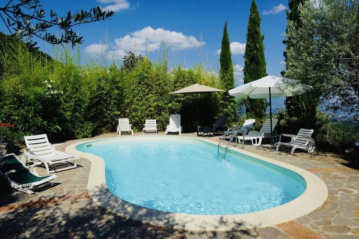 Pet Friendly Farmhouse in Chianti with Panoramic Pool