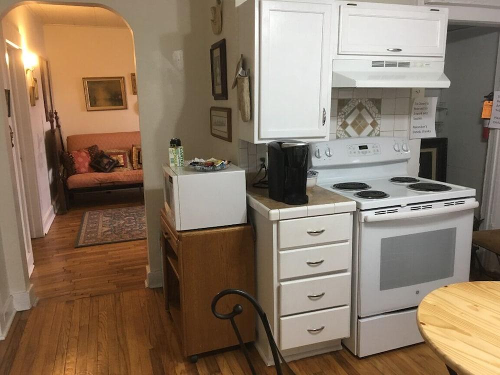 Pet Friendly Heart of Hillsdale with Office & Wifi