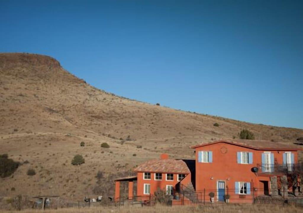 Pet Friendly Horse-friendly Guesthouse with Mountain Views