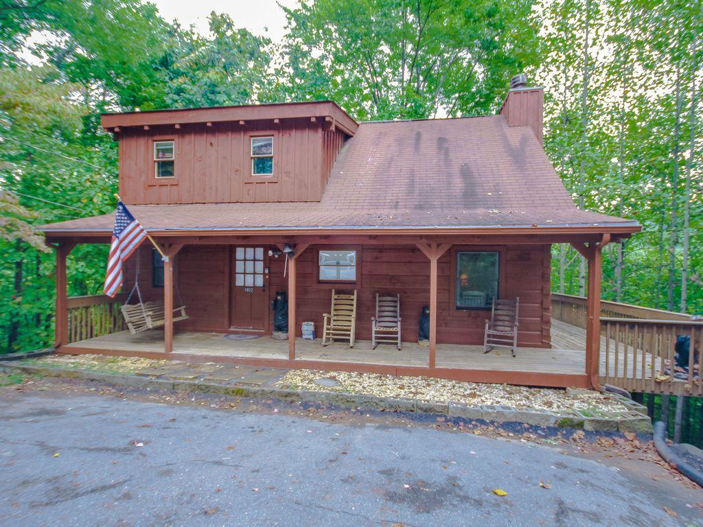 Smoky Bear S Tree House Cabin Pet Policy