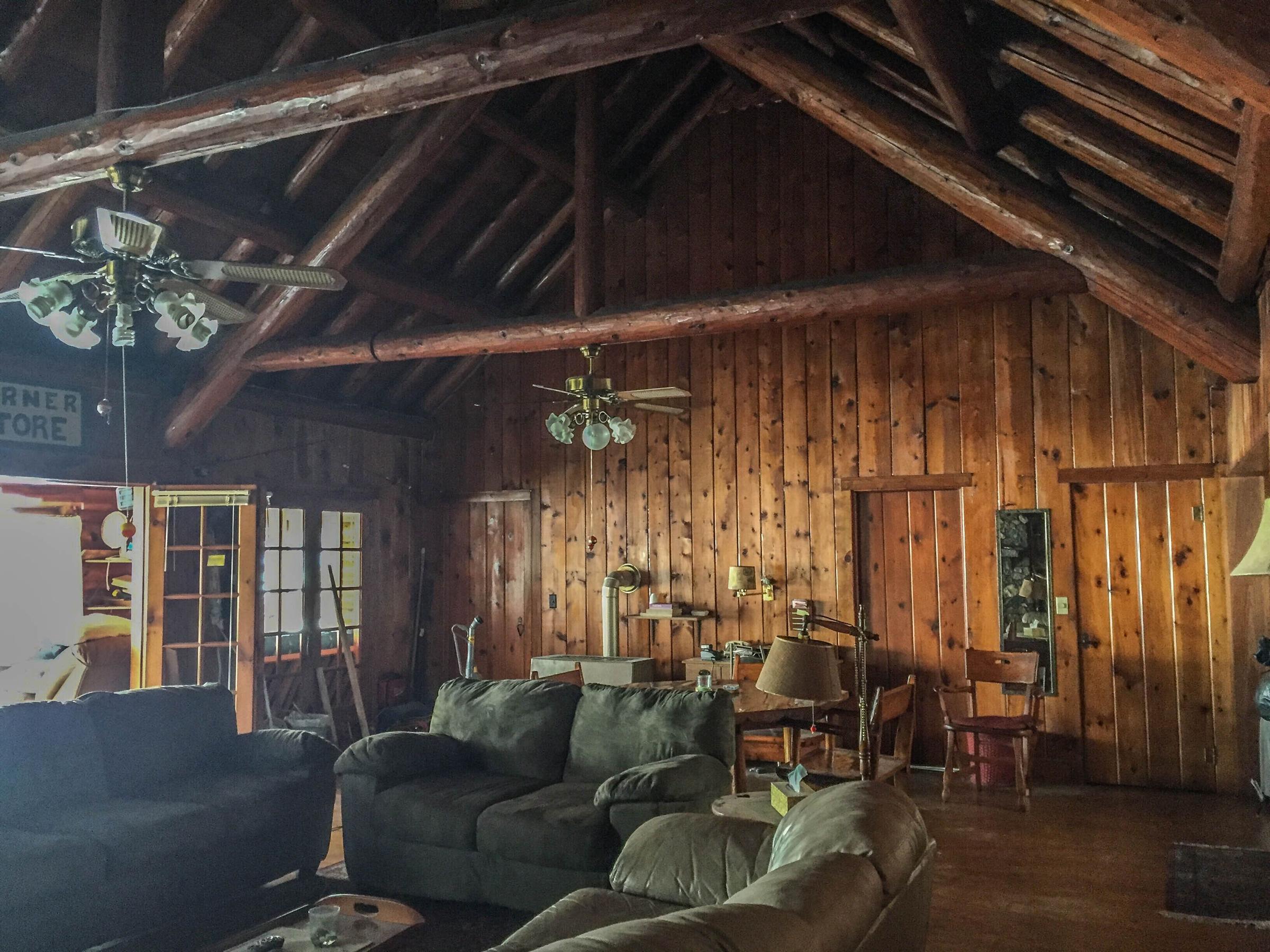 Pet Friendly Nostalgic Lodge Style Log Cabin on Sullivan Lake