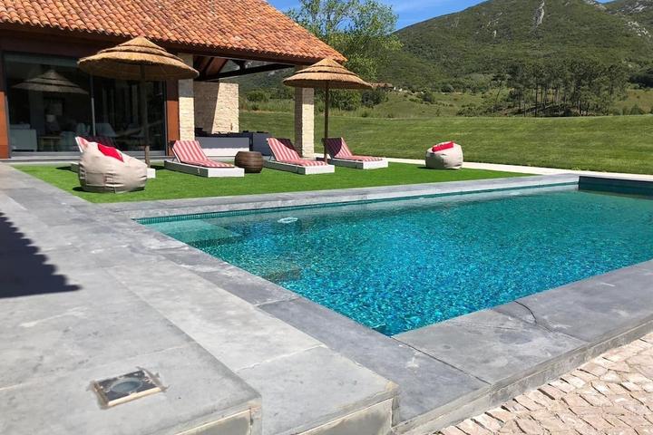 Pet Friendly 4/4 Villa with Swimming Pool