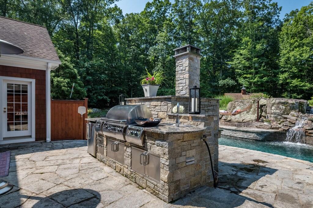 Stunning Private Guilford Estate Pet Policy