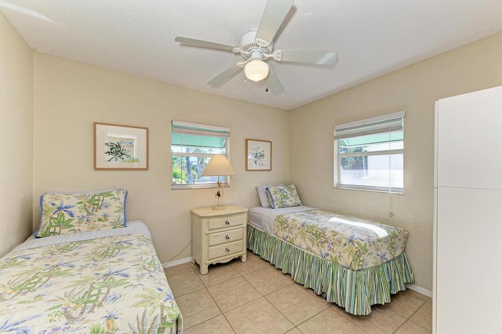 Beachfront Casey Key Cottage B Pet Policy
