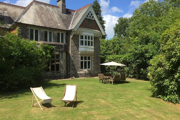 Pet Friendly Country House with Bluebell Wood