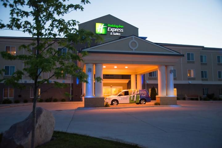 Pet Friendly Holiday Inn Express Hotel & Suites Northwood an IHG Hotel