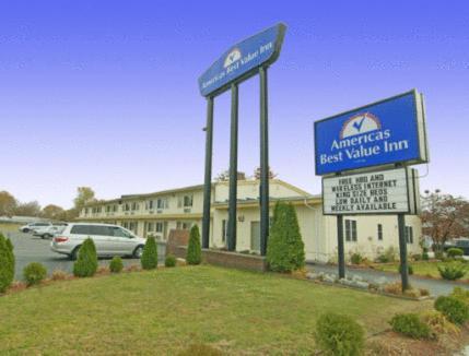 Pet Friendly Rumford Motor Inn