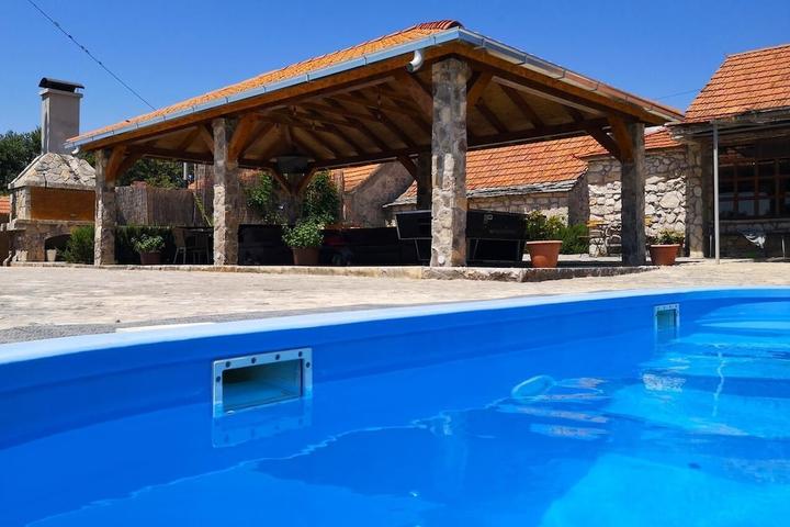 Pet Friendly Holiday House with Swimming Pool