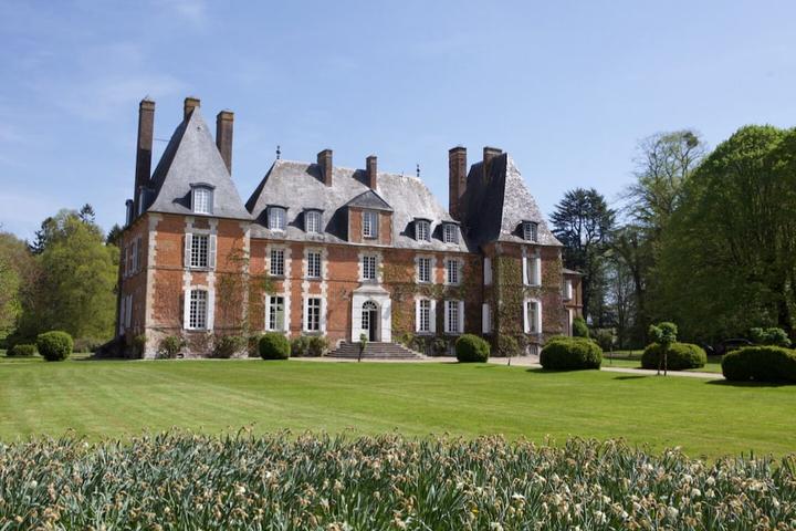 Pet Friendly Beautiful Chateau with 28 Beds