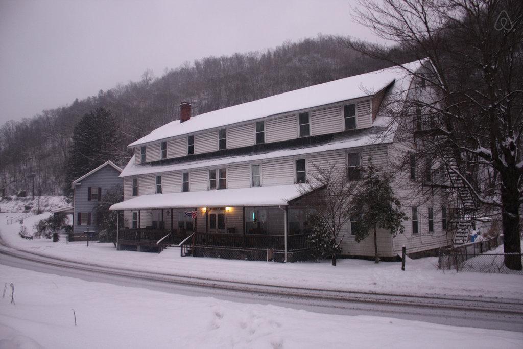 Pet Friendly Hotels in Williamson, WV - BringFido