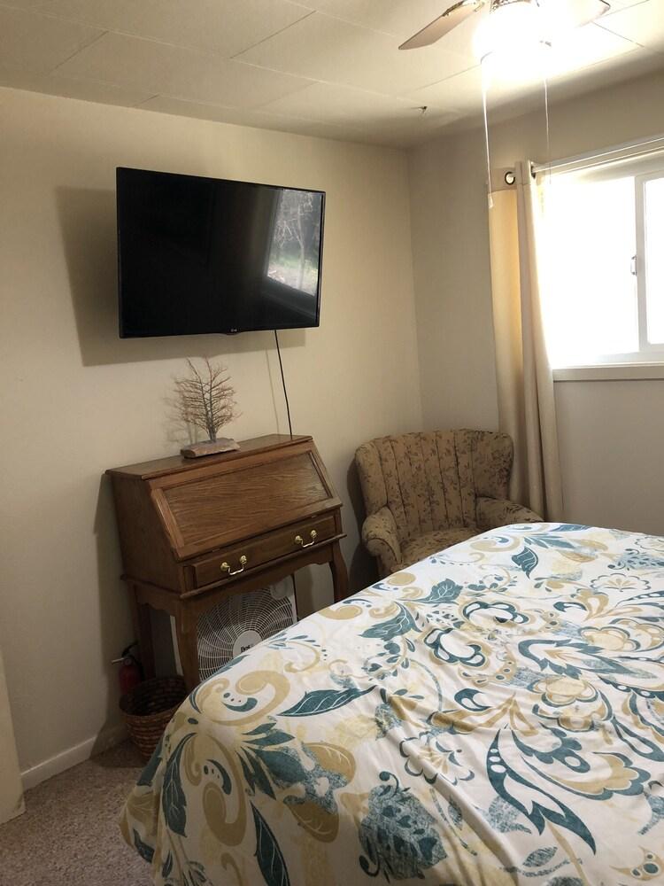 Pet Friendly 2-Bedroom Guesthouse