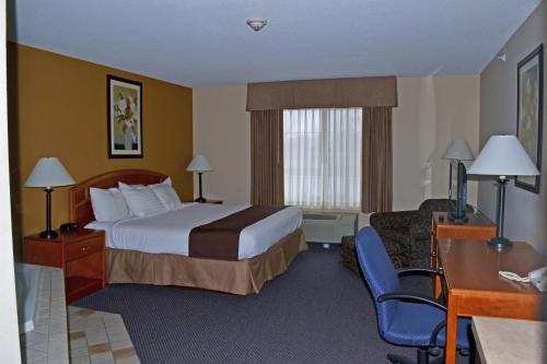 Pet Friendly Paola Inn and Suites