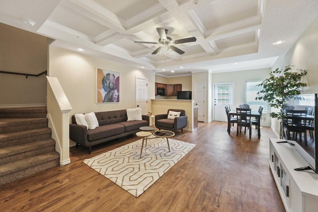 3BR Traditional Townhome in Selma Pet Policy