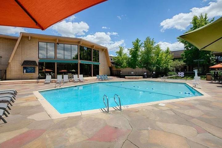 Pet Friendly Wonderful Stay at Hotel with Pool & Parking