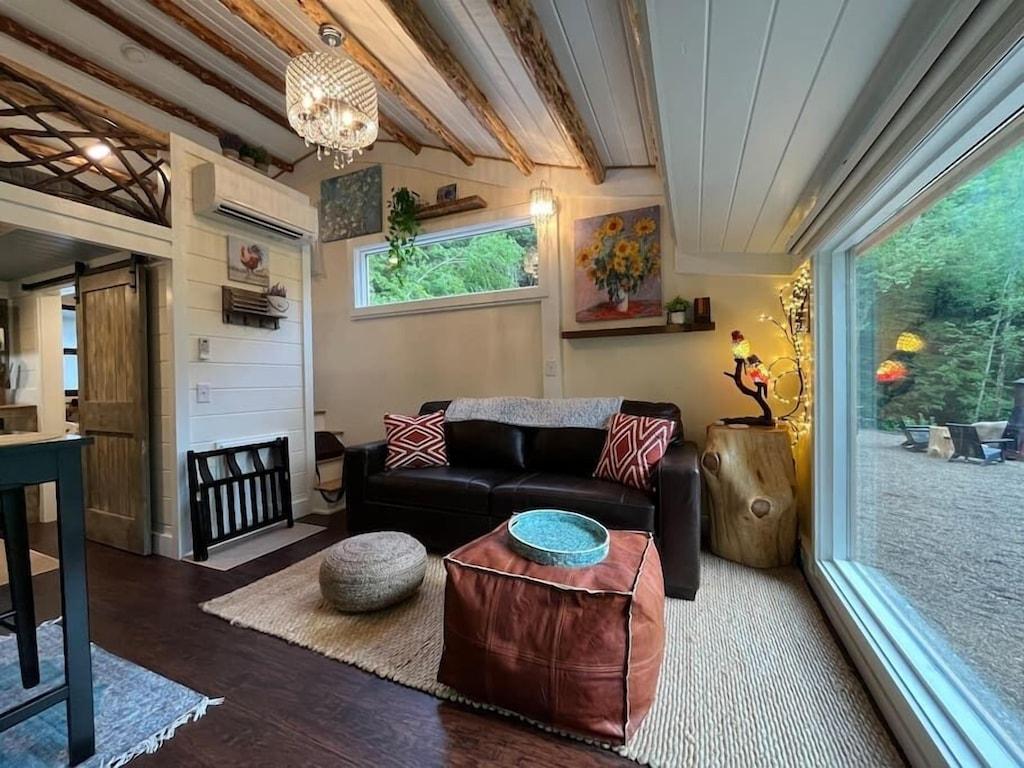Pet Friendly The Artist Tiny House Located Near Top Attractions