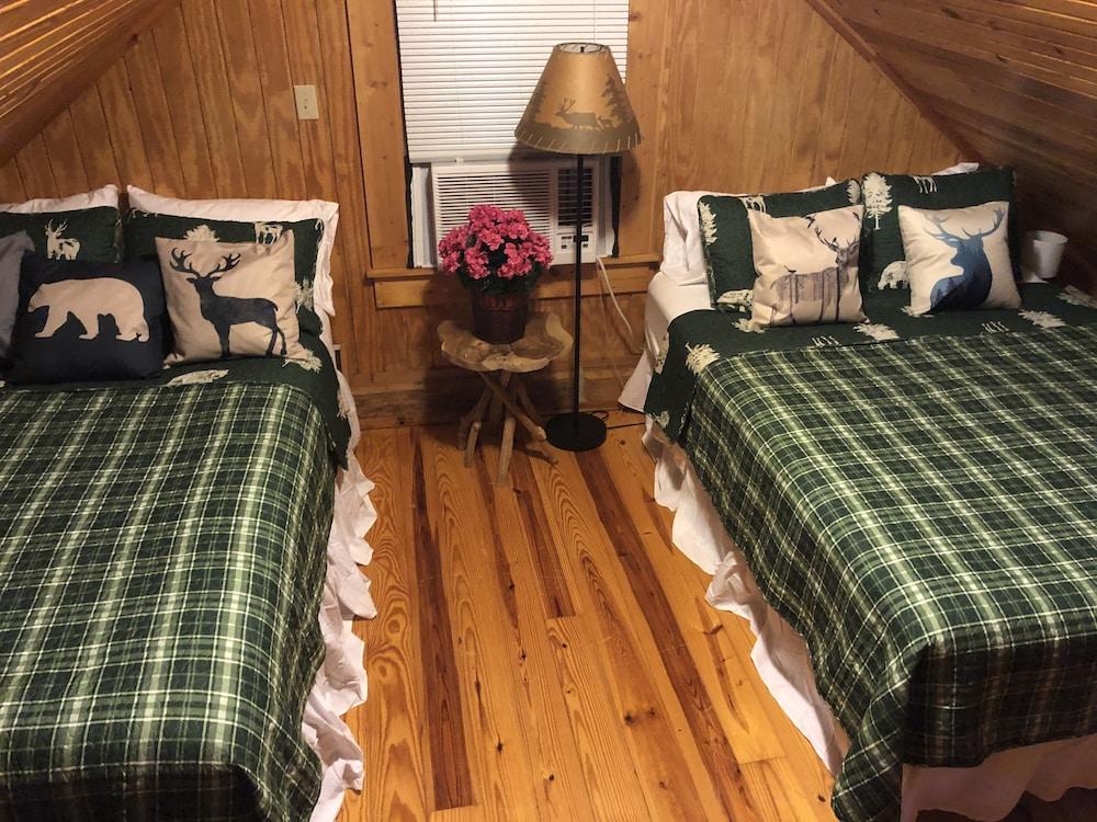 Pet Friendly The Shaded Woods Cabin