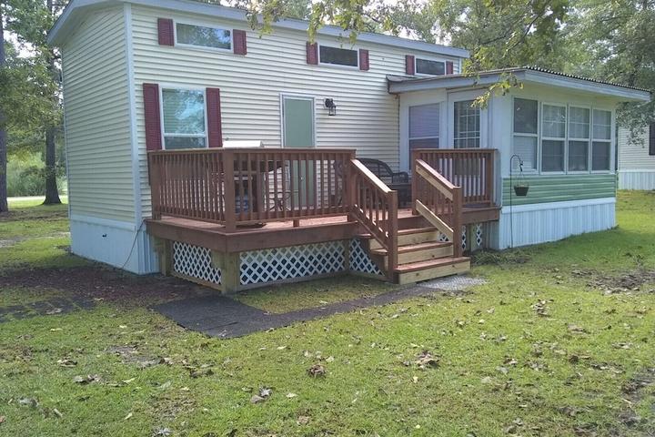 Pet Friendly The Cabana on the Lake